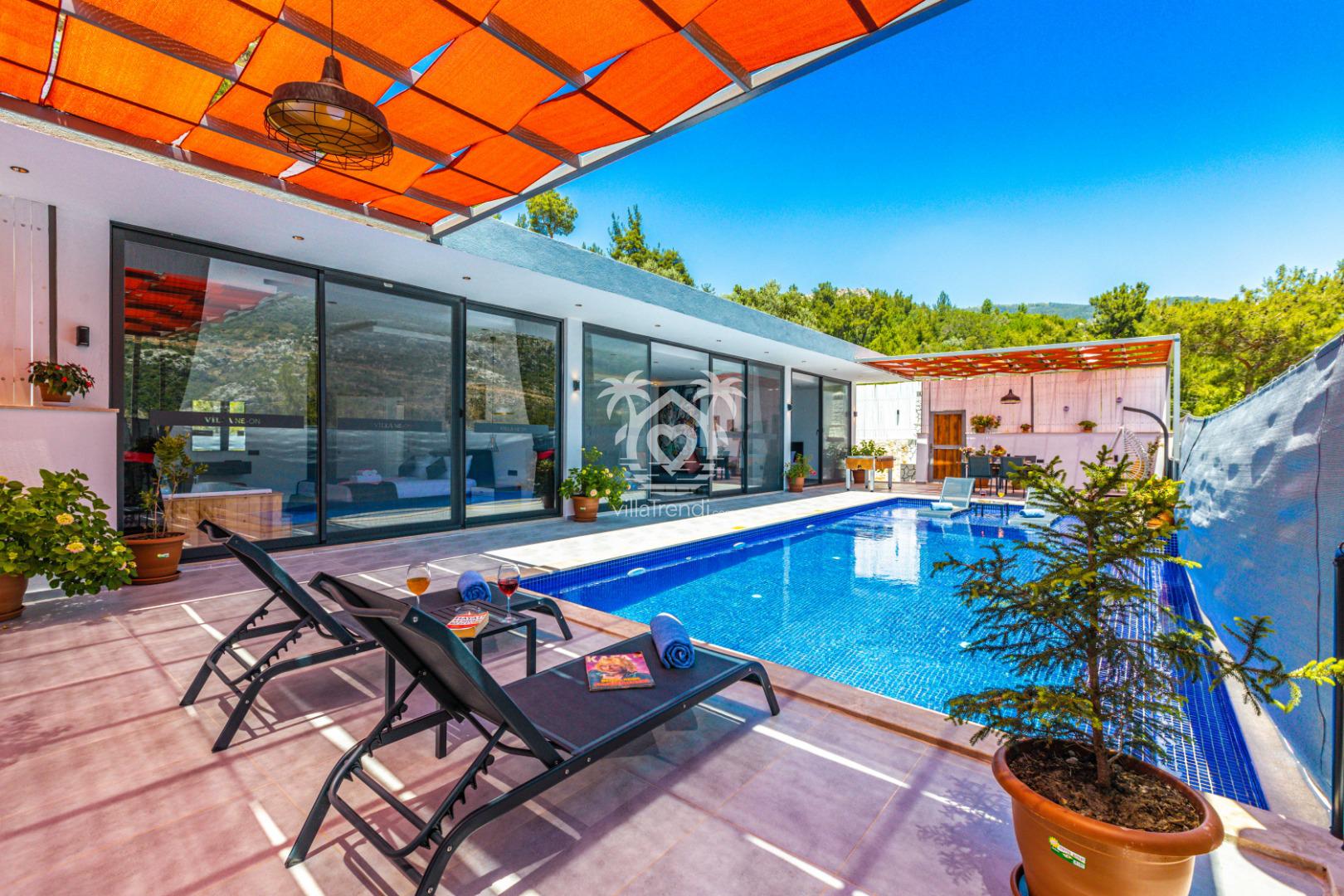 Villa Neon | Tatil Planınızın Yıldızı ⭐